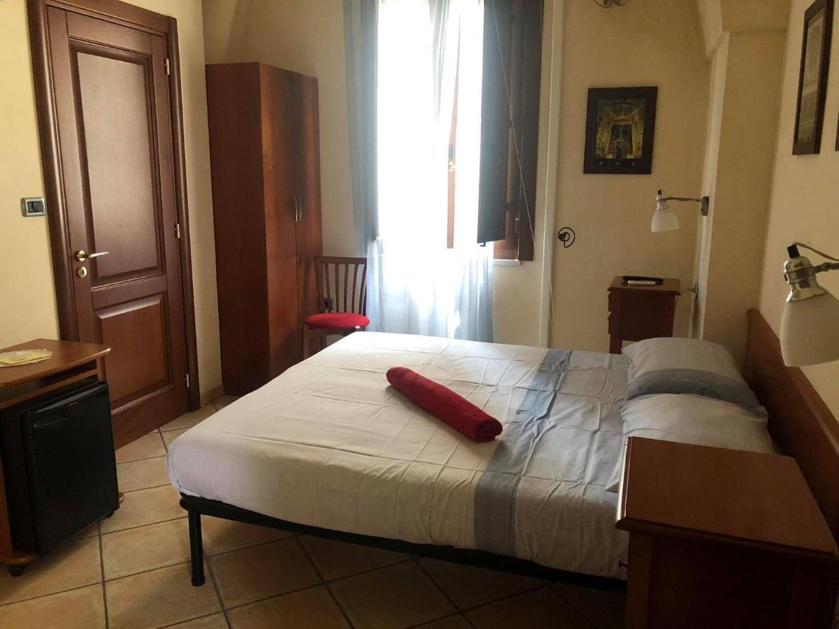 Mini Hotel Peperoncino Palace 2 Racale Bagian luar foto
